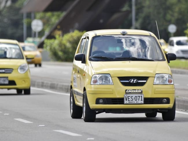 Asociaciones de taxistas están metiendo mentiras: Secretario de Movilidad