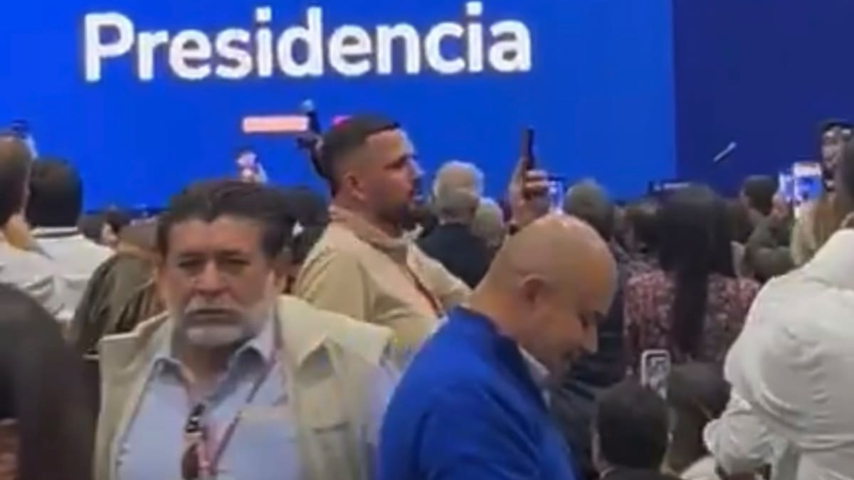 “Fuera Petro”: abuchean al presidente en lanzamiento de macrorrueda de negocios con 4800 empresarios