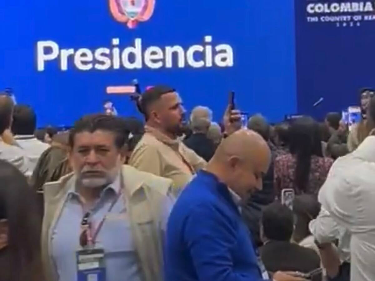 “Fuera Petro”: abuchean al presidente en lanzamiento de macrorrueda de negocios con 4800 empresarios
