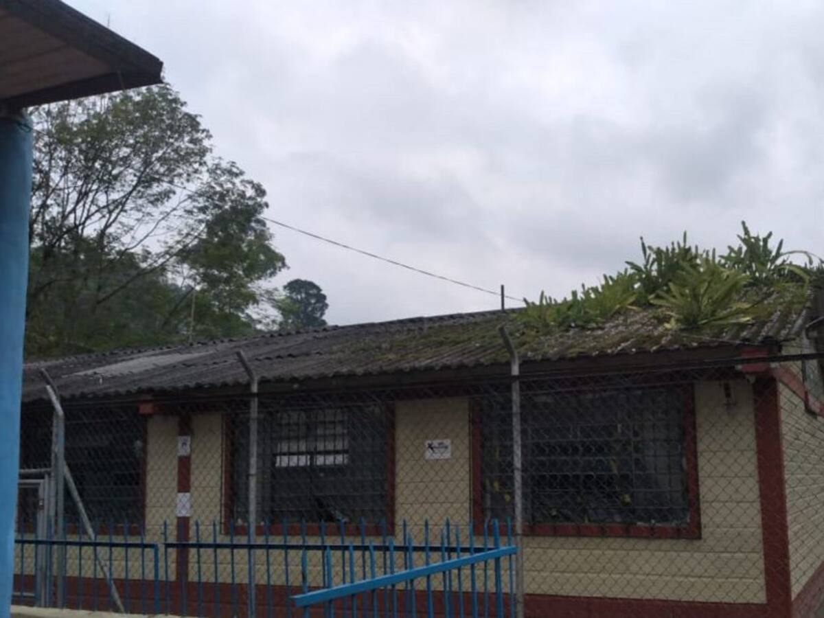 Profesor fue suspendido por presuntas amenazas de muerte contra estudiantes