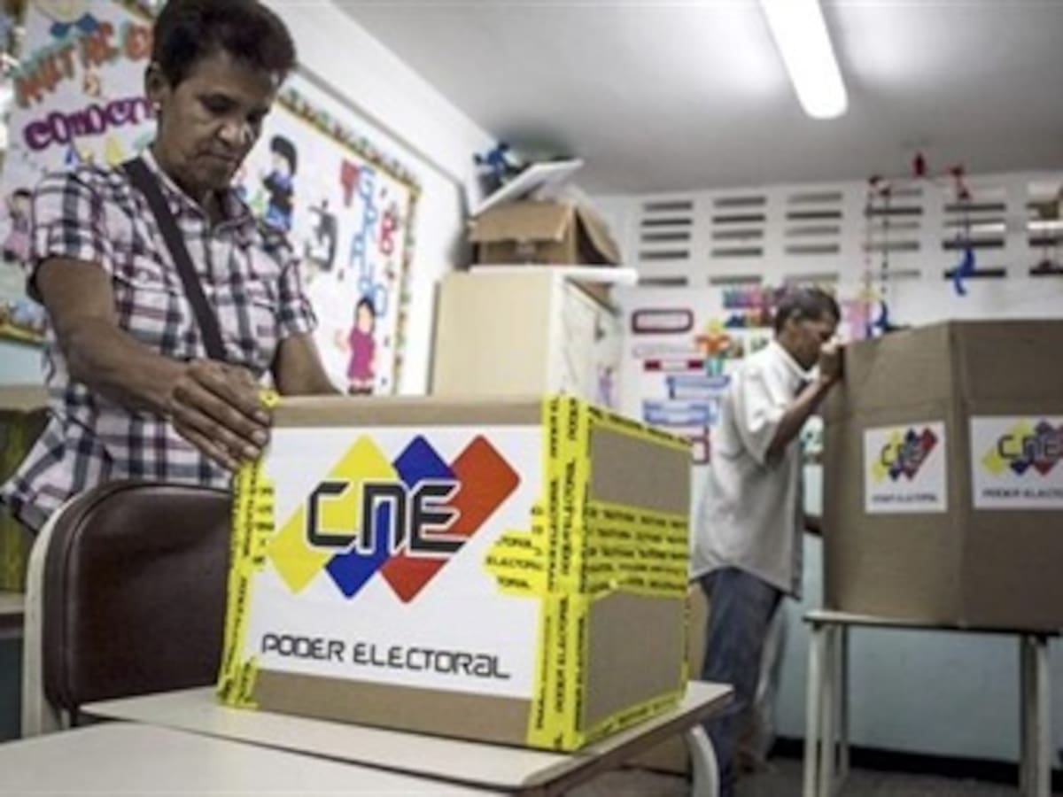 Desde temprano, Maduro y Capriles llaman por Twitter a votar