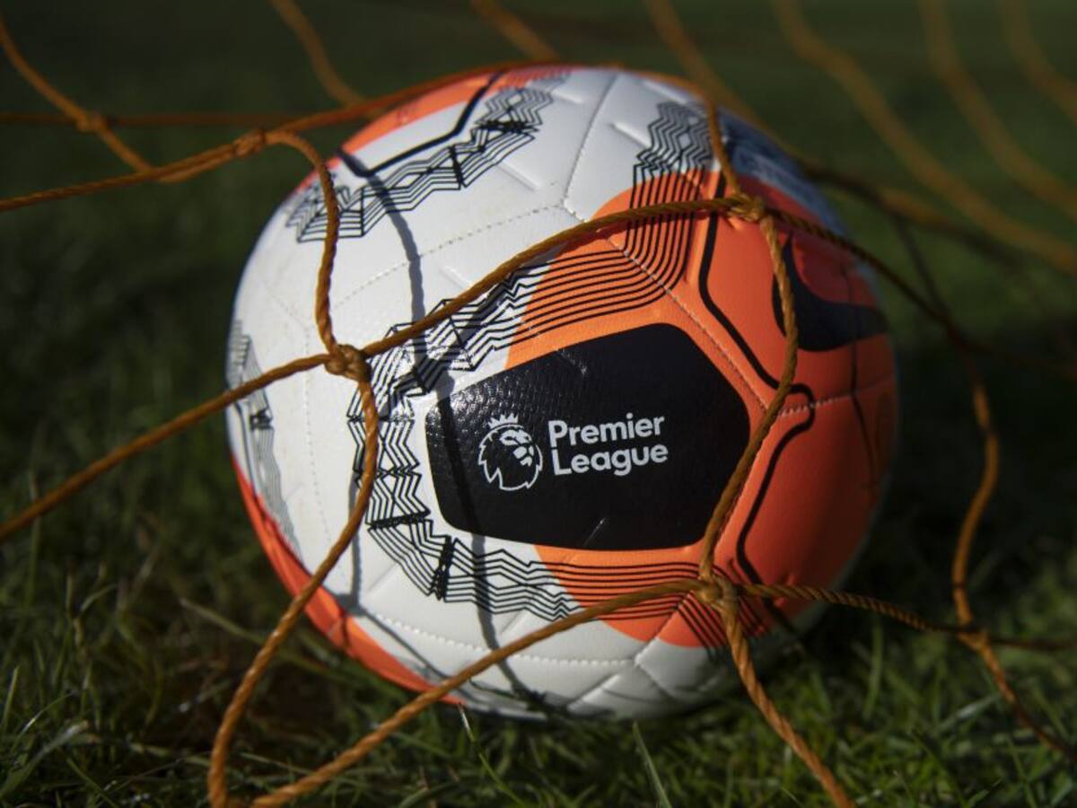 La Premier League lucha por volver mientras la amenaza económica crece
