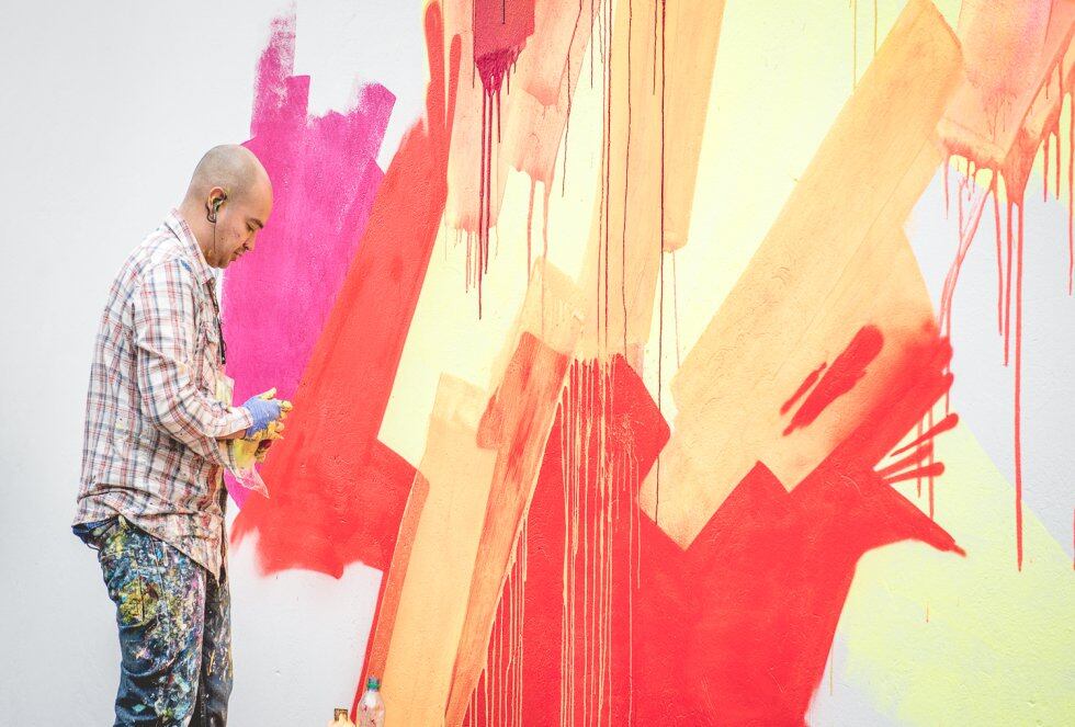 Camilo Fidel López, director de Vértigo Grafiti, organizador del evento, aseguró que la zona es ideal para este tipo de actividades culturales gracias a los altos muros que rodean las fábricas y su accesibilidad por medio de vías como Las Américas y su cercanía al servicio de transporte público. 