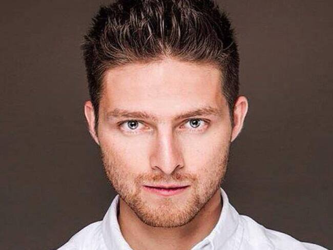 Eddy Vilard interpretó a un chico callado e introvertido. Amigo de Diego, uno de los protagonistas de la novela.