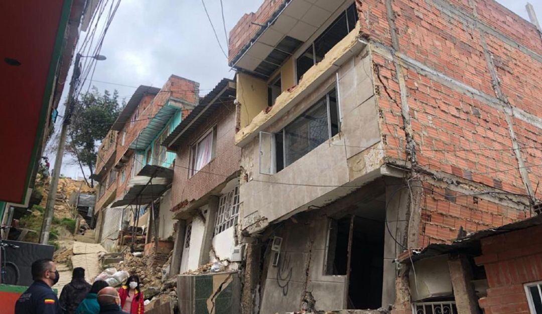 Evacuan viviendas en el norte de Bogotá por riesgo de deslizamiento 