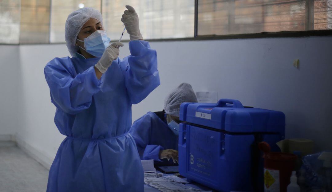 Vacunación contra el Covid-19 a niños y a mujeres embarazadas en Colombia.