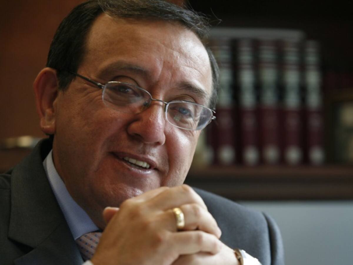 Molestia en el Gobierno, generada por largo viaje de magistrado ponente del plebiscito