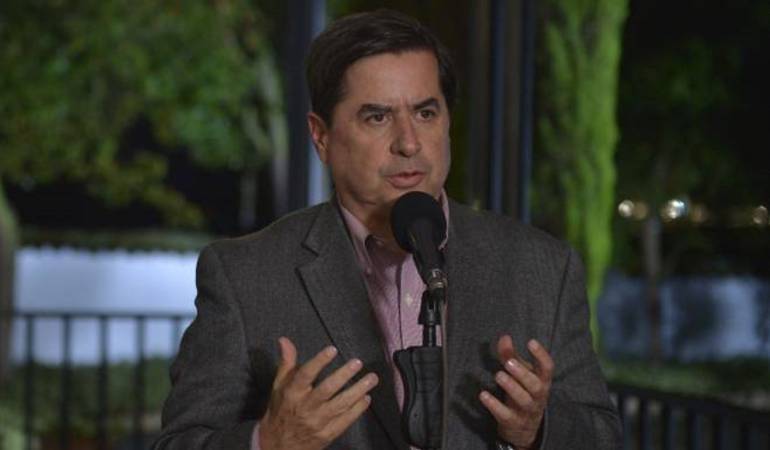 El Ministro del Interior, espera un avance en las negociaciones de paz con el Centro democrático.