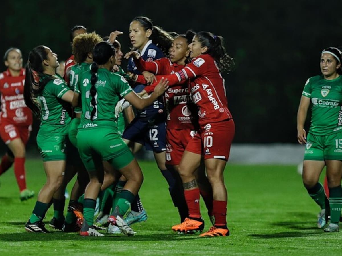 VIDEO | Batalla campal entre jugadoras de La Equidad y América en el estadio de Techo