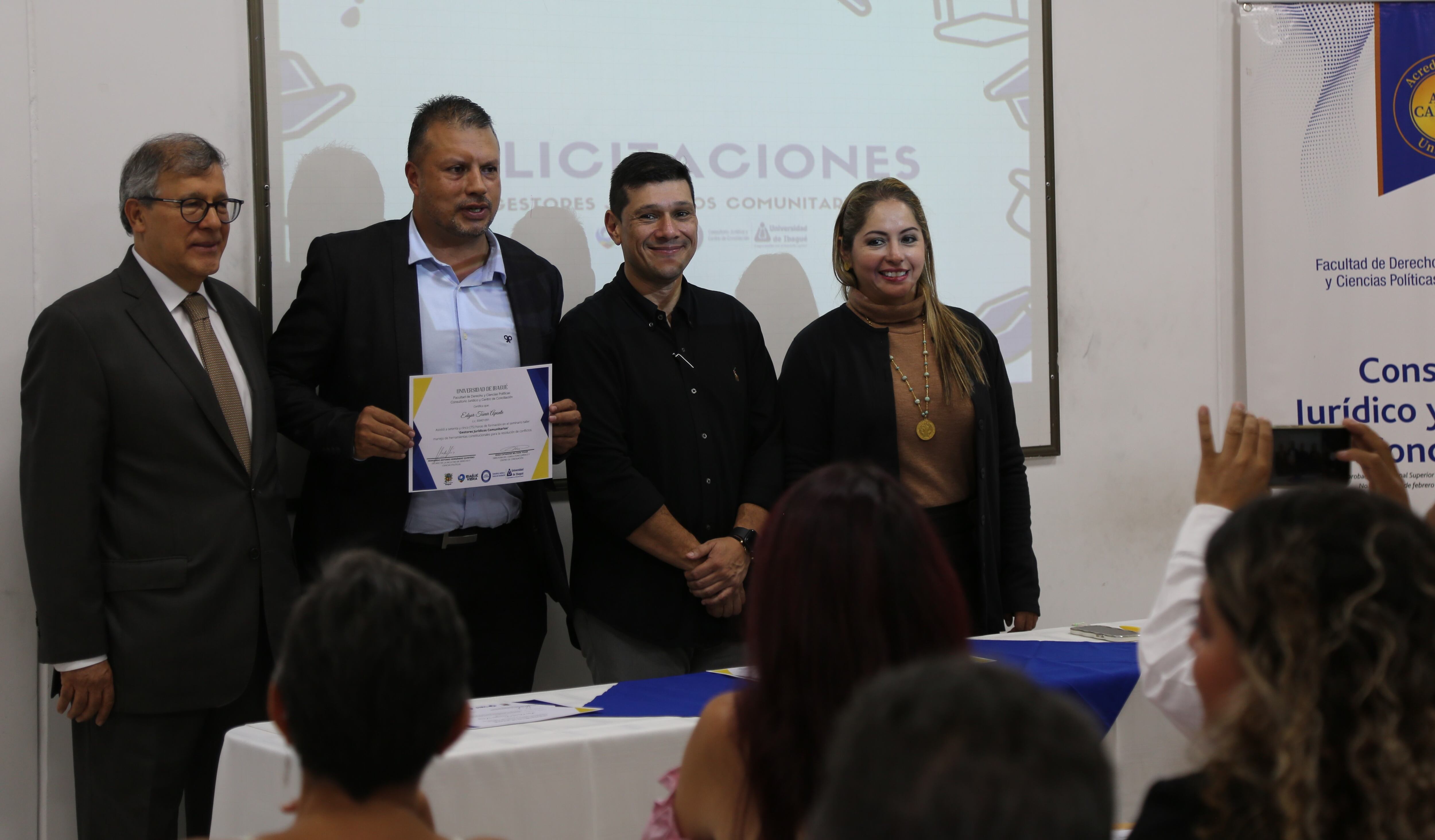 La ceremonia de graduación contó con la asistencia del secretario de gobierno de Ibagué, Milton Restrepo.
