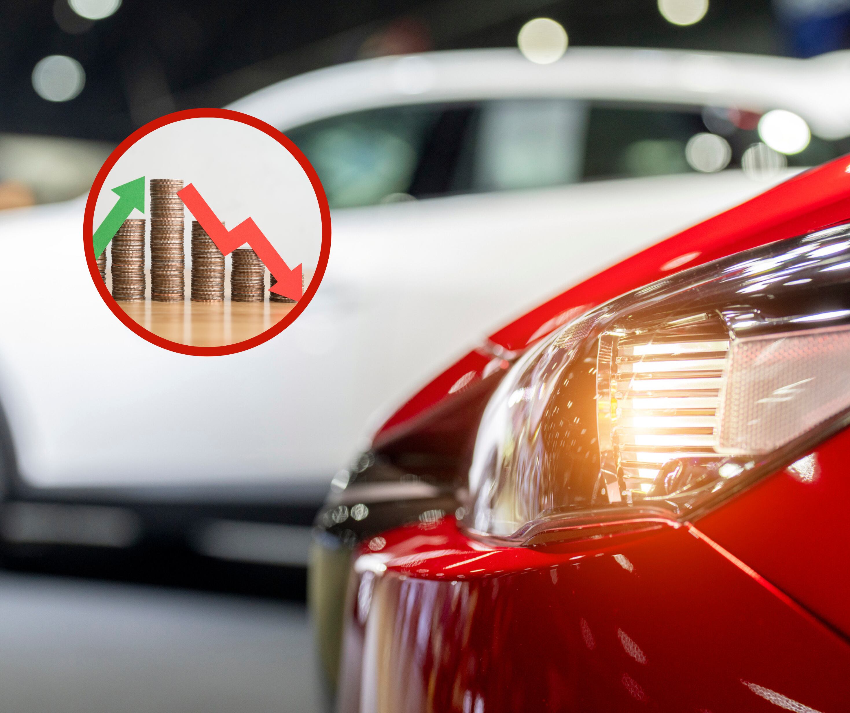 Vehículos nuevos junto a una imagen referente a la volatilidad de precios (Fotos vía Getty Images)