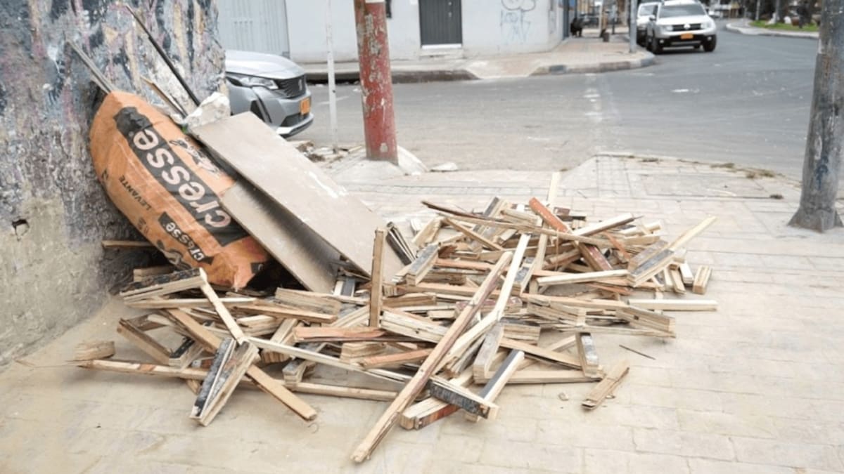 ¡Ojo! Botar escombros, colchones o muebles en Bogotá puede darle una multa por $900.000 pesos