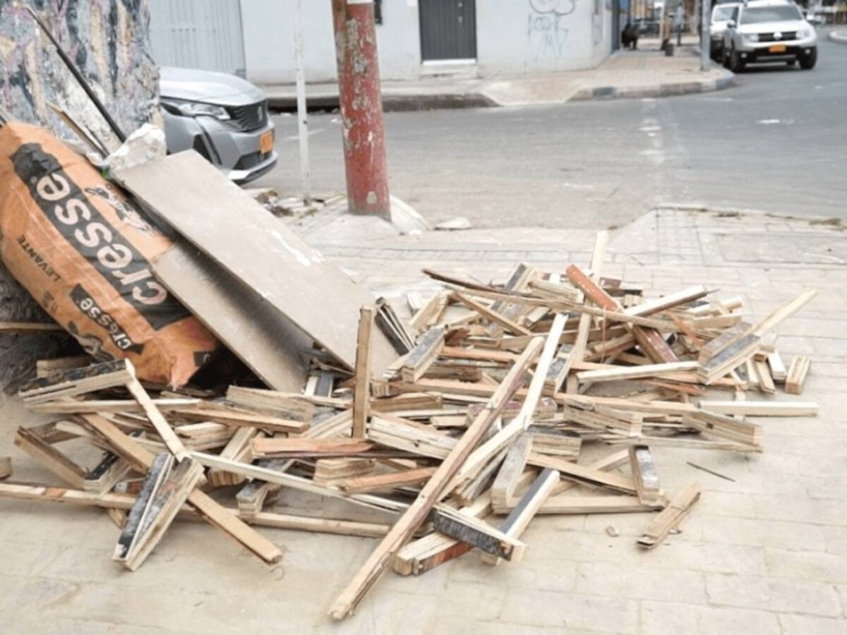 ¡Ojo! Botar escombros, colchones o muebles en Bogotá puede darle una multa por $900.000 pesos