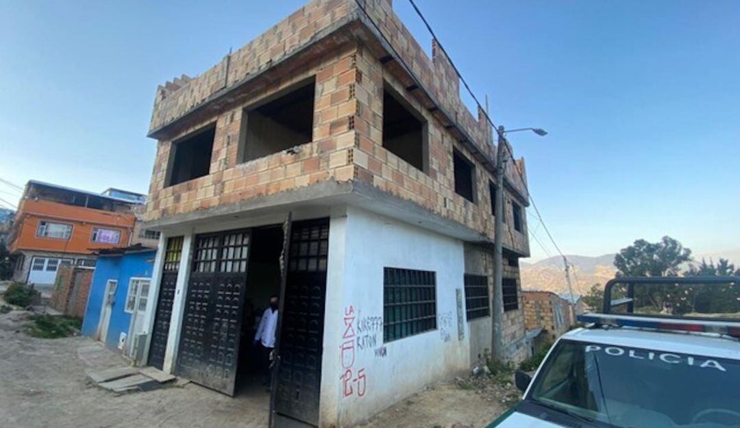 Las autoridades iniciaron las investigaciones por el asesinato de dos hombres y una mujer en Usme. 