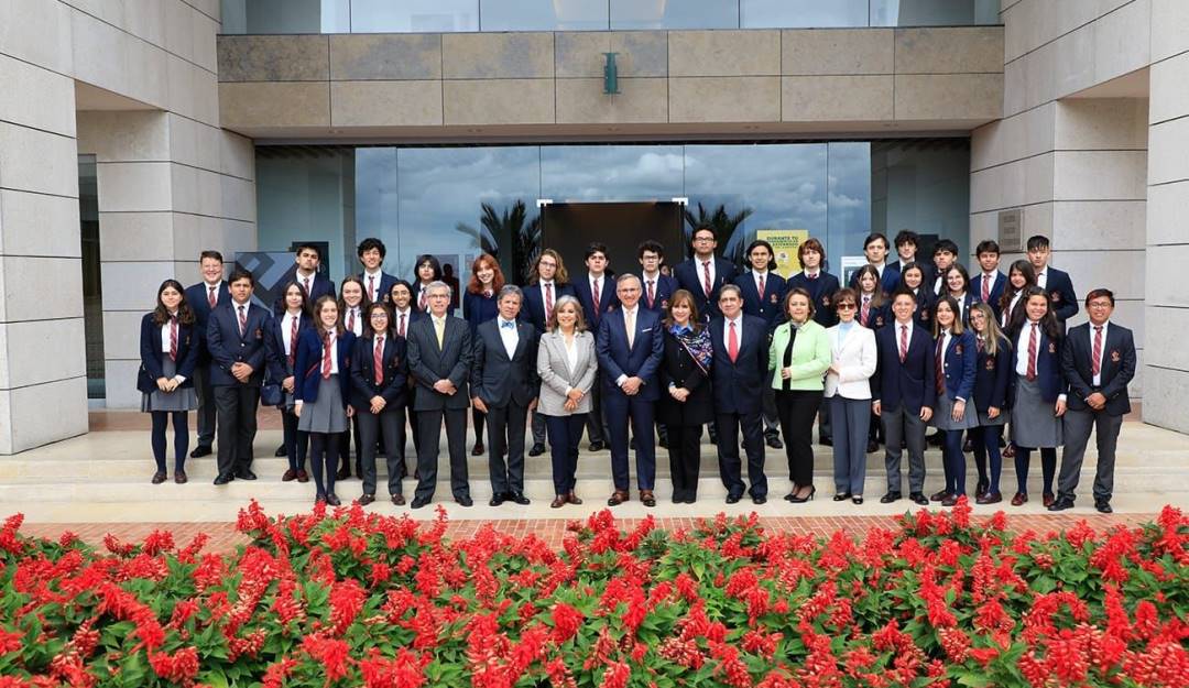 Firma del primer convenio entre el Externado y el Colegio Claustro Moderno. Foto: U. Externado.