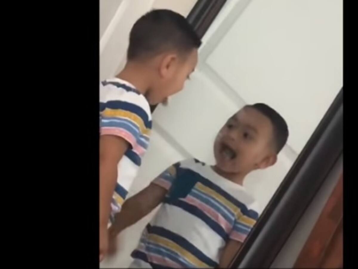 Vea el video de un niño que tiene aterrorizadas las redes sociales