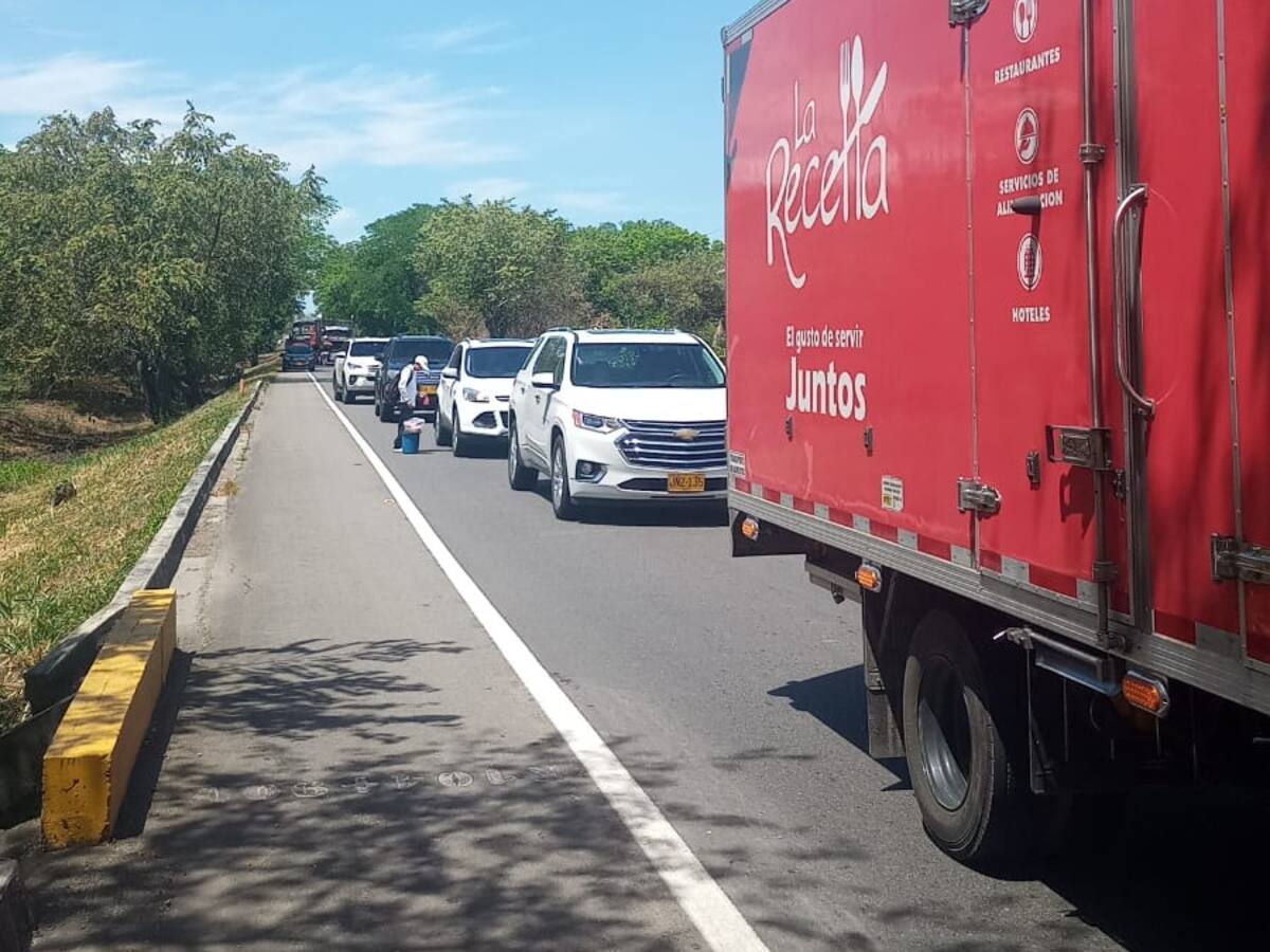 Comunidades indígenas bloquean la vía entre Tolima y Huila