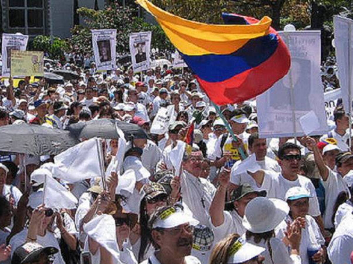 Farc ofrece mediación para que se pueda pactar cese al fuego con Eln