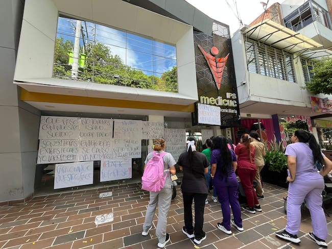 Más de 400 empleados de la IPS Medicuc están a punto de cumplir tres meses sin recibir salario. / Foto: Caracol Radio Cúcuta.