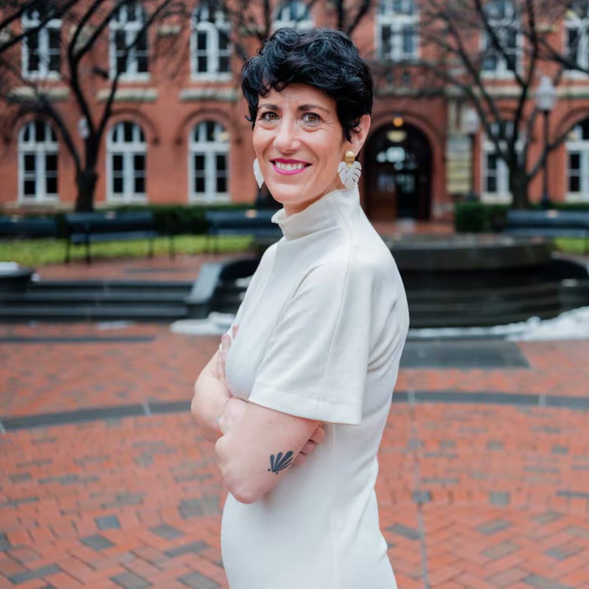 Regularización de migrantes en España impulsa la economía, según estudios: Elma Saiz