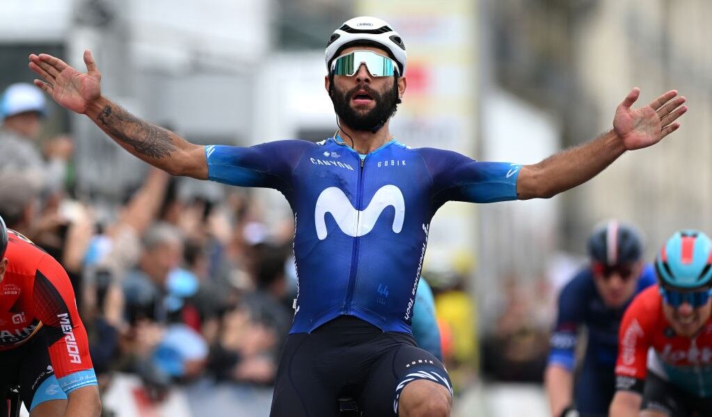 Fernando Gaviria celebra su triunfo en la última etapa del Tour de Romandía (Photo by Dario Belingheri/Getty Images)