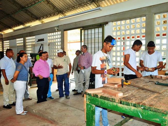 Alcaldía ofrece apoyo a jóvenes que reciben formación en la Escuela Taller de Cartagena