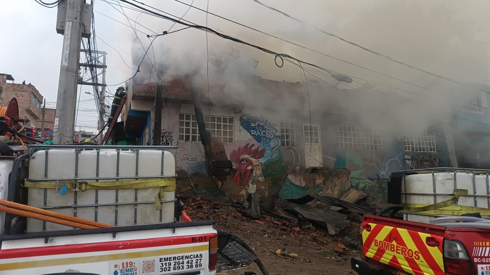 Fuerte incendio en Soacha cerca a una fábrica