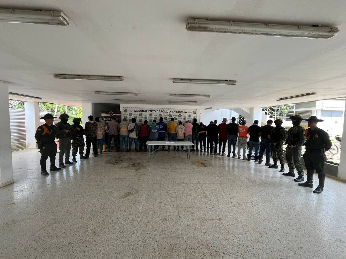 Capturan a 21 personas e incautan maquinaria usada para minería ilegal en Caucasia