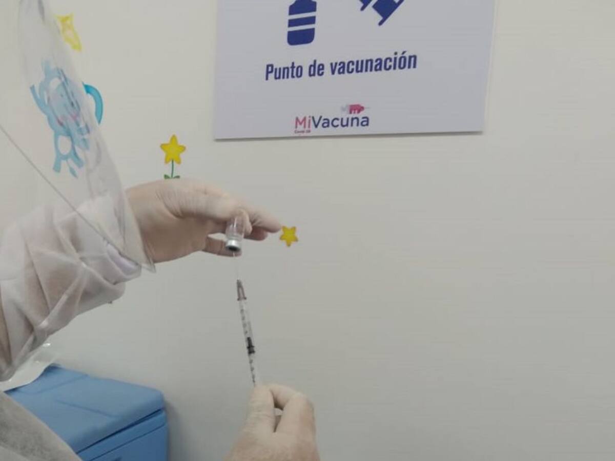 Ciudadanos en Armenia se quejan por agendamiento para vacunación COVID-19