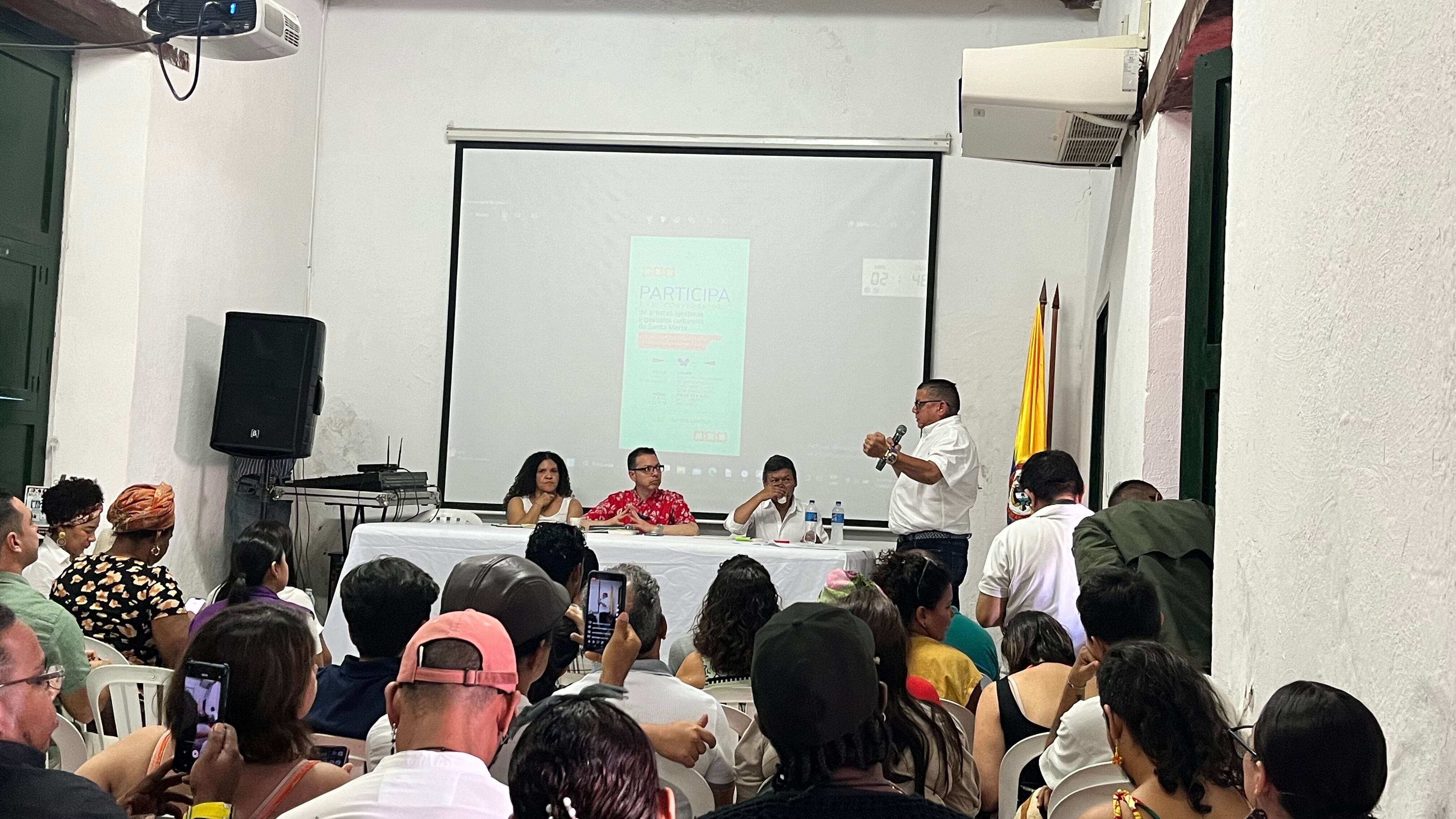 Ministro Juan David Correa con autoridades distritales y gestores culturales . Caracol Radio