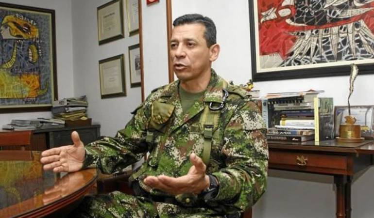 General Luis Montoya, Comandante de la Segunda División del Ejército.