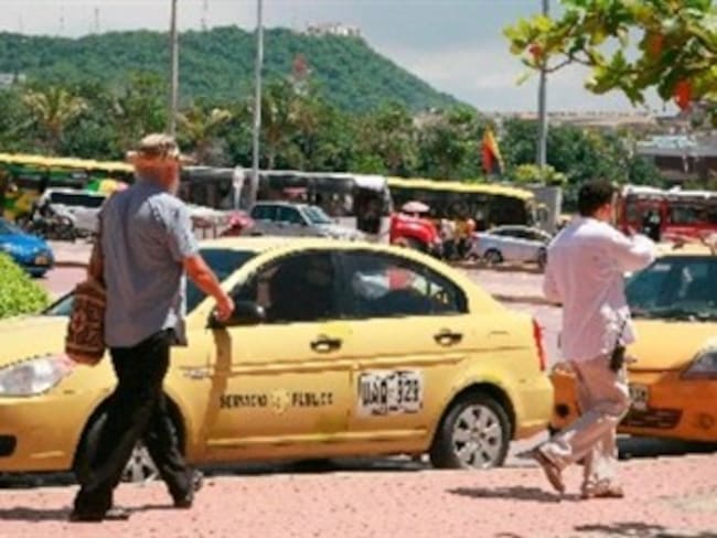 Taxista que ha devuelto dineros olvidados en su carro, es considerado ejemplo en Cartagena