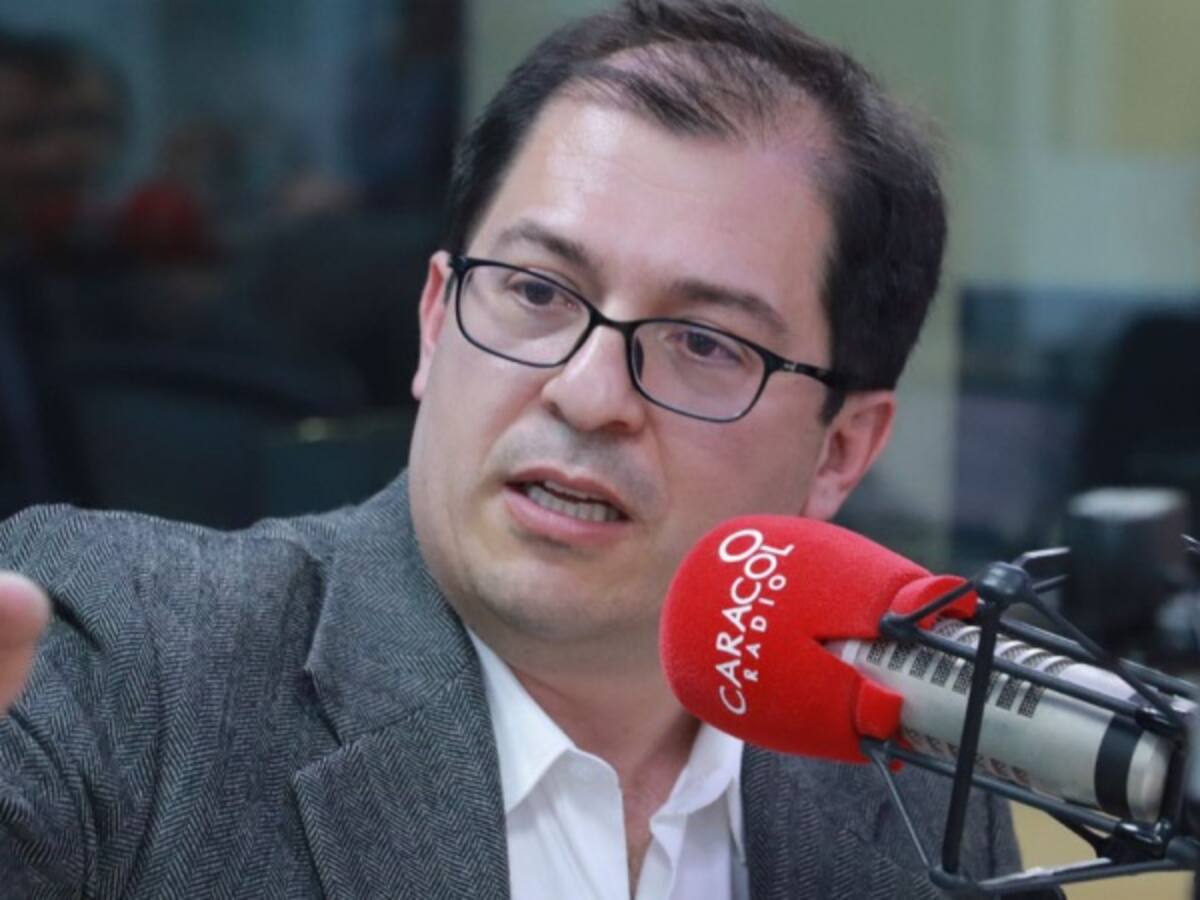 “No creo que en Colombia se pueda gobernar en los extremos”: Barbosa