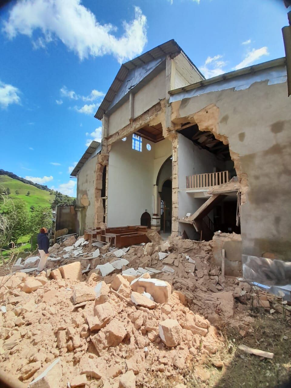 Iglesia colapsada- foto bomberos Santa Rosa de Osos