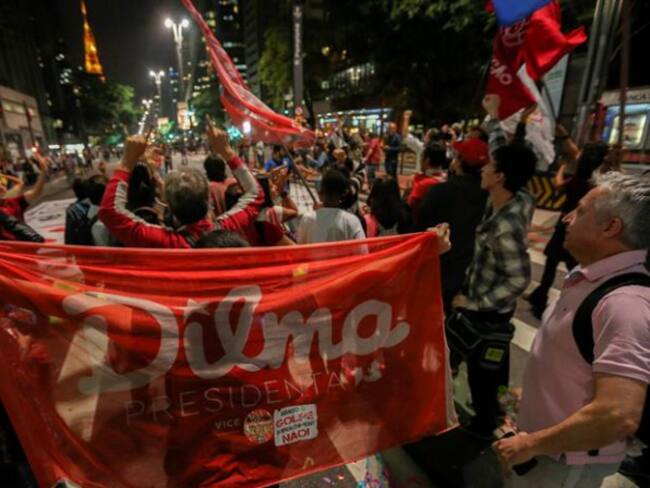 Partidarios de Rousseff protestan en varias ciudades contra su juicio político