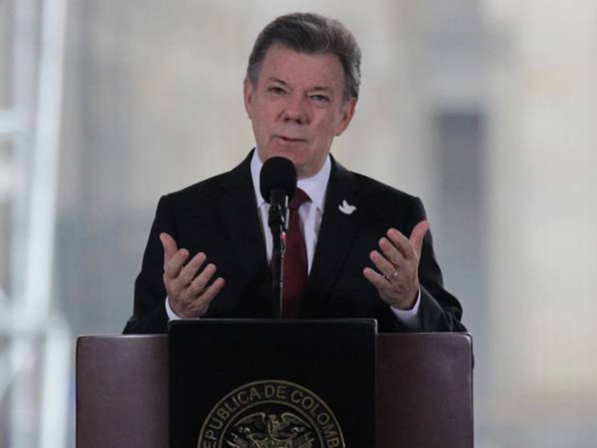 No hay colombianos afectados por atentados en Francia: Santos