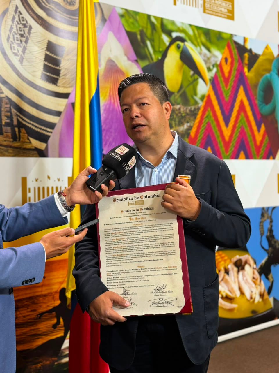 Orden del Congreso de Colombia en grado Caballero, una de las más altas distinciones otorgadas por el Senado de la República. Foto Relacionada