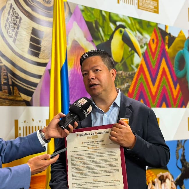 Orden del Congreso de Colombia en grado Caballero, una de las más altas distinciones otorgadas por el Senado de la República. Foto Relacionada