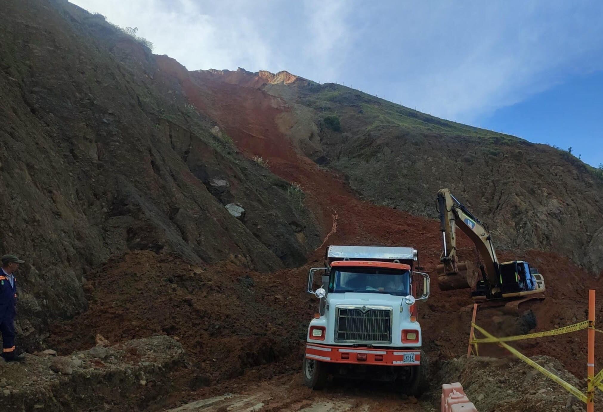 Trabajos en la vía Quibdó-Medellín. Foto: Invías.