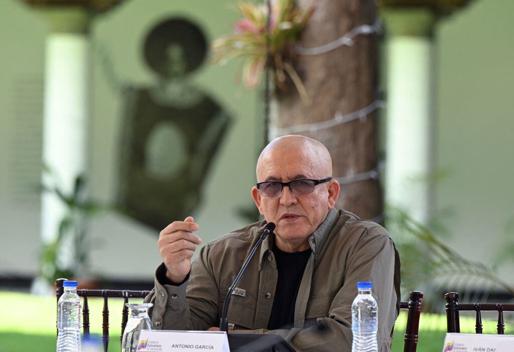 The first commander of the Colombian National Liberation Army (ELN), Antonio Garcia, speaks to the press during the document signing ceremony with the Colombian Government after announcing new peace talks, in Caracas, on October 4, 2022. - Colombia's government and a delegation from the National Liberation Army (ELN) leftist guerrillas announced on Tuesday they would next month restart peace talks suspended since 2019. ELN commander Antonio Garcia read out a statement in Caracas stating that the two parties would re-establish "the dialogue process after the first week of November 2022" with Venezuela, Cuba and Norway acting as guarantors for the talks. (Photo by Yuri CORTEZ / AFP) (Photo by YURI CORTEZ/AFP via Getty Images)