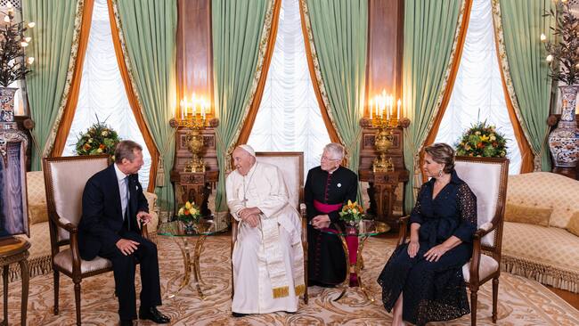 LUXEMBURGO, 26/09/2024.- El papa Francisco se reúne con el gran duque Enrique de Luxemburgo y la gran duquesa María Teresa en el palacio Granducal en Luxemburgo, este jueves EFE/SIP Photos POOL/ MGD / Kary Barthelmey