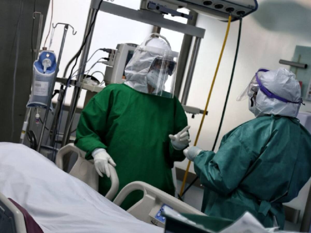 Médicos piden replantear modelo de atención a pacientes COVID-19
