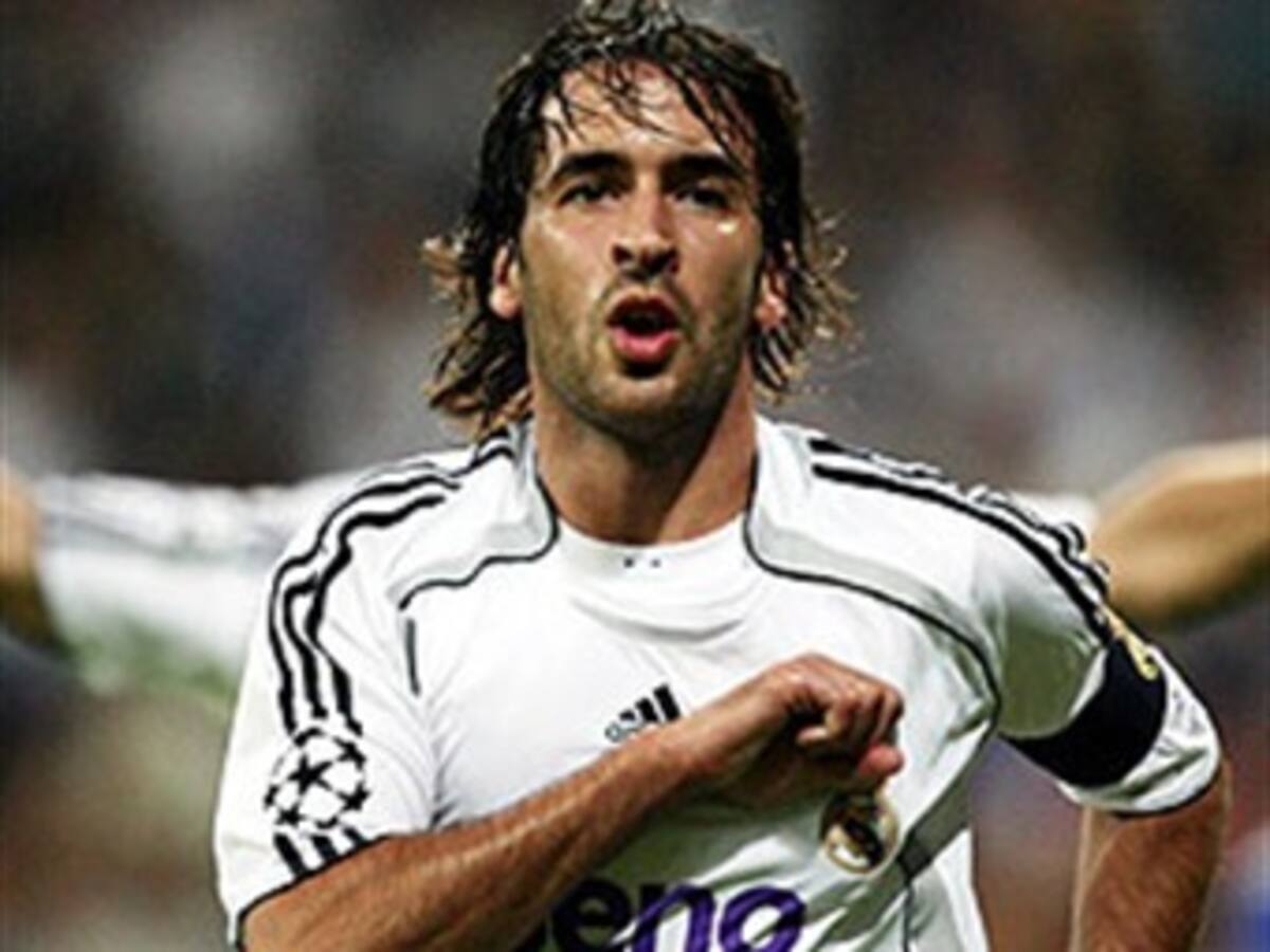 La prensa britanica acerca a Raúl al Manchester United