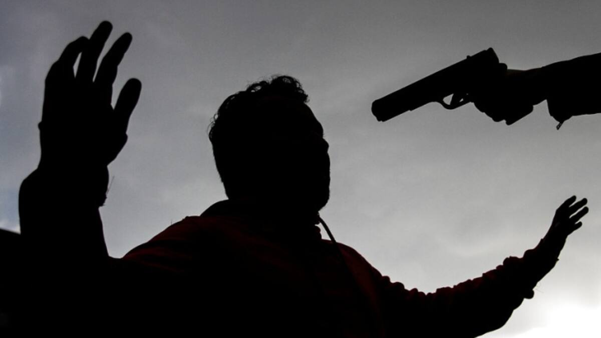 Ladrones hurtaron 10 millones de pesos a comerciante al hacerse pasar por policías