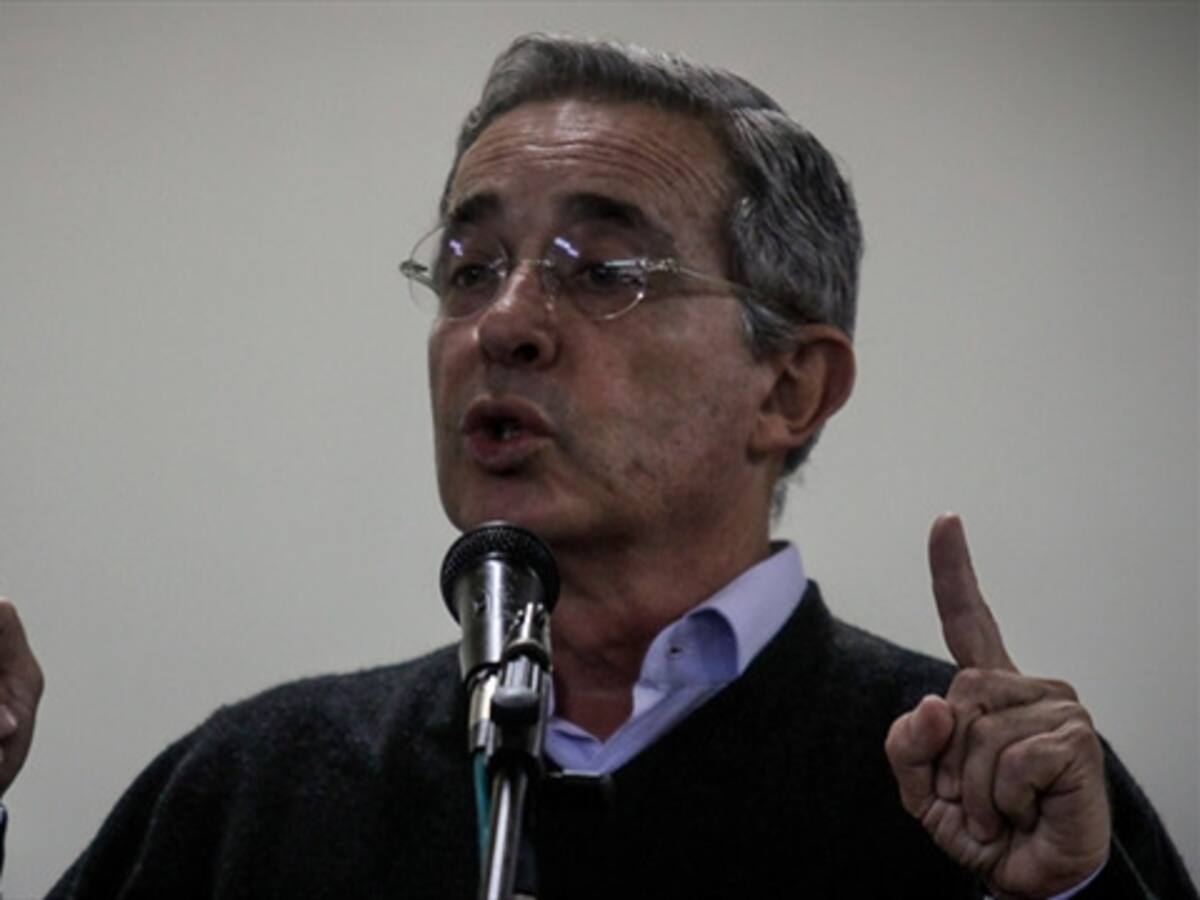 Uribe denuncia supuestas condiciones de las Farc para retomar los diálogos