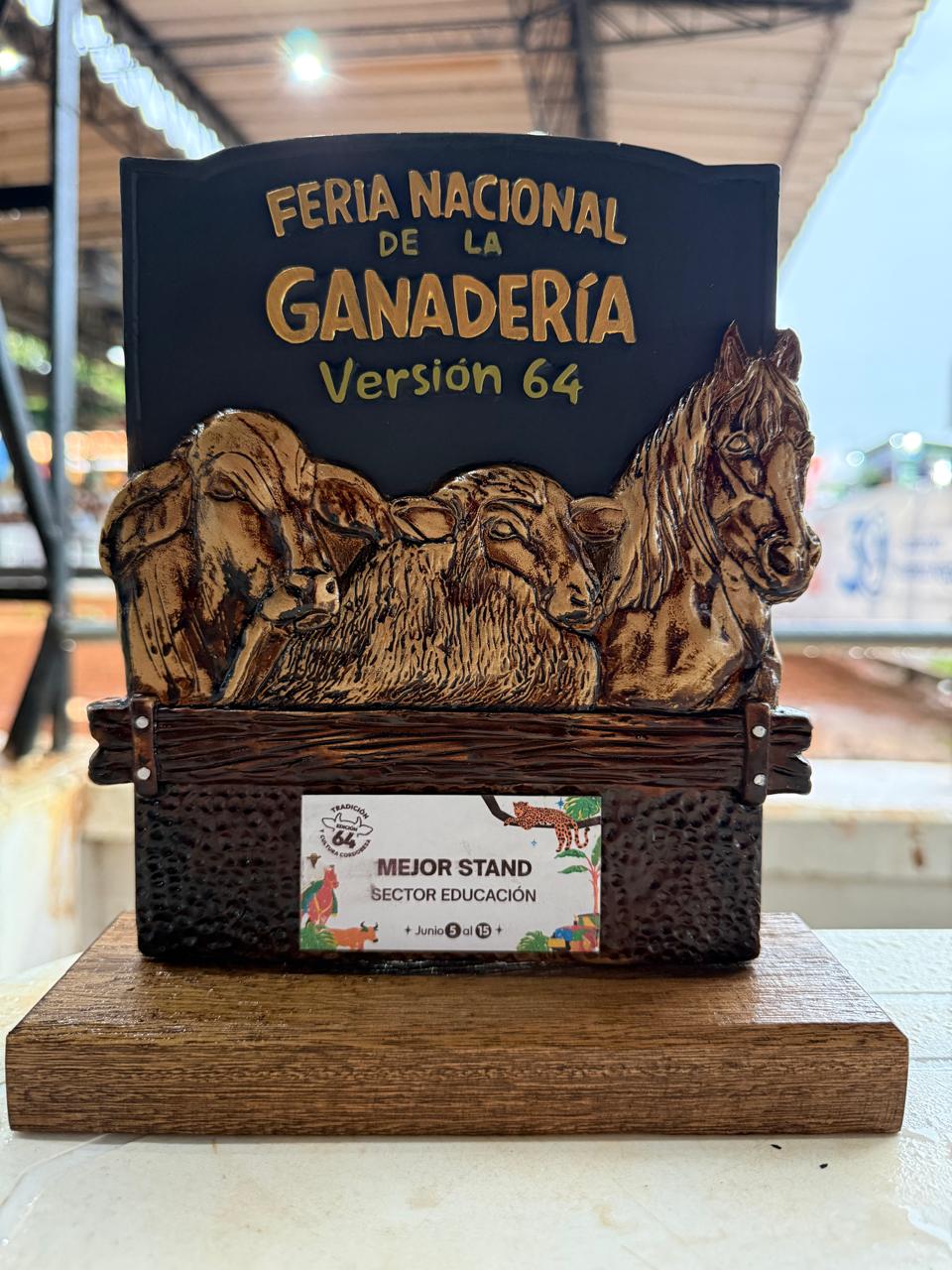 Unisinú ganó premio al mejor stand del sector educación en la Feria Nacional de la Ganadería en Montería. Foto: prensa Unisinú.