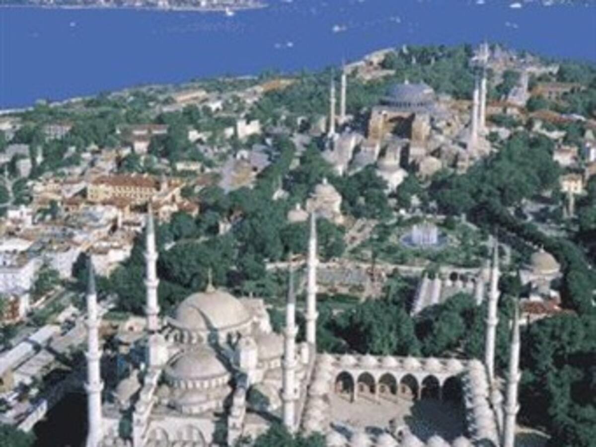 Aumentan a 471 los muertos del sismo en Turquía mientras empeora el tiempo