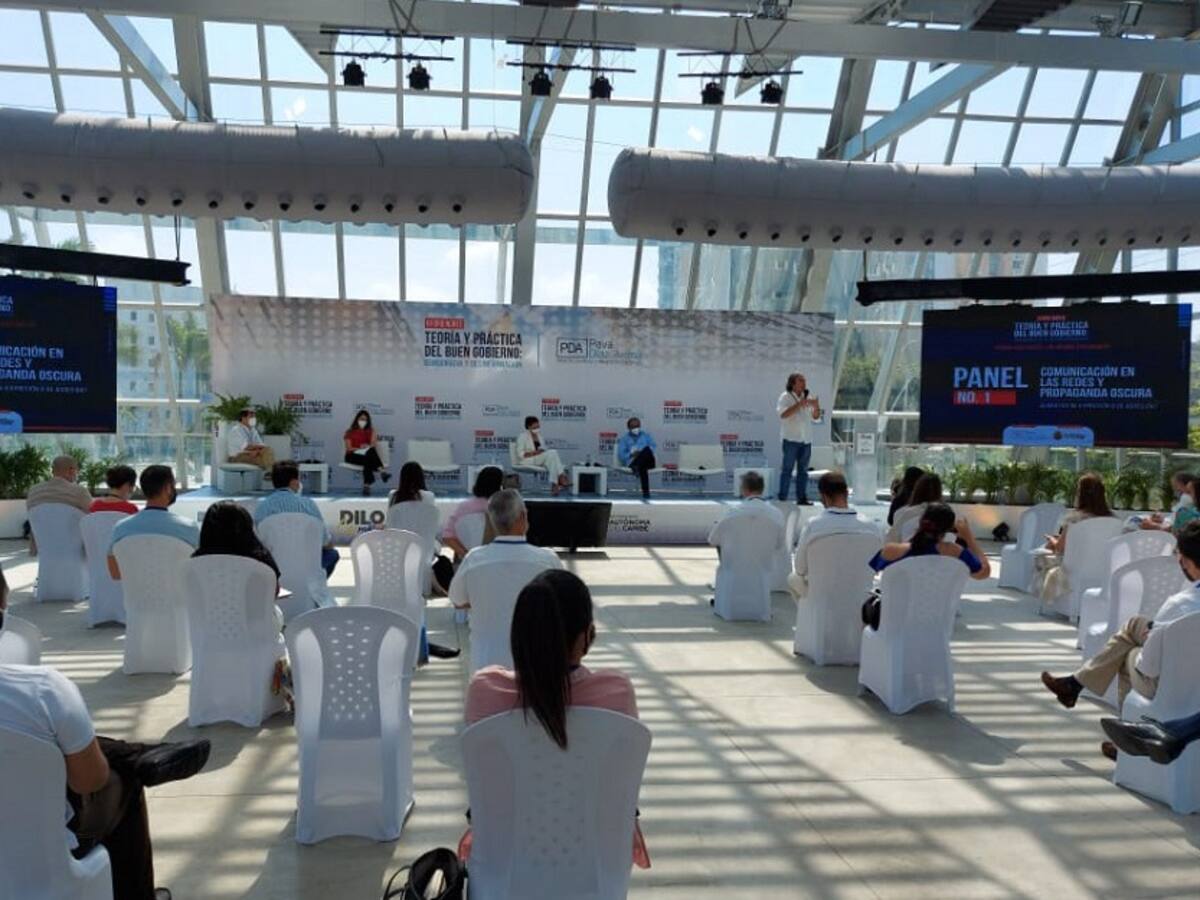 Precandidatos pactan transparencia en redes durante campaña