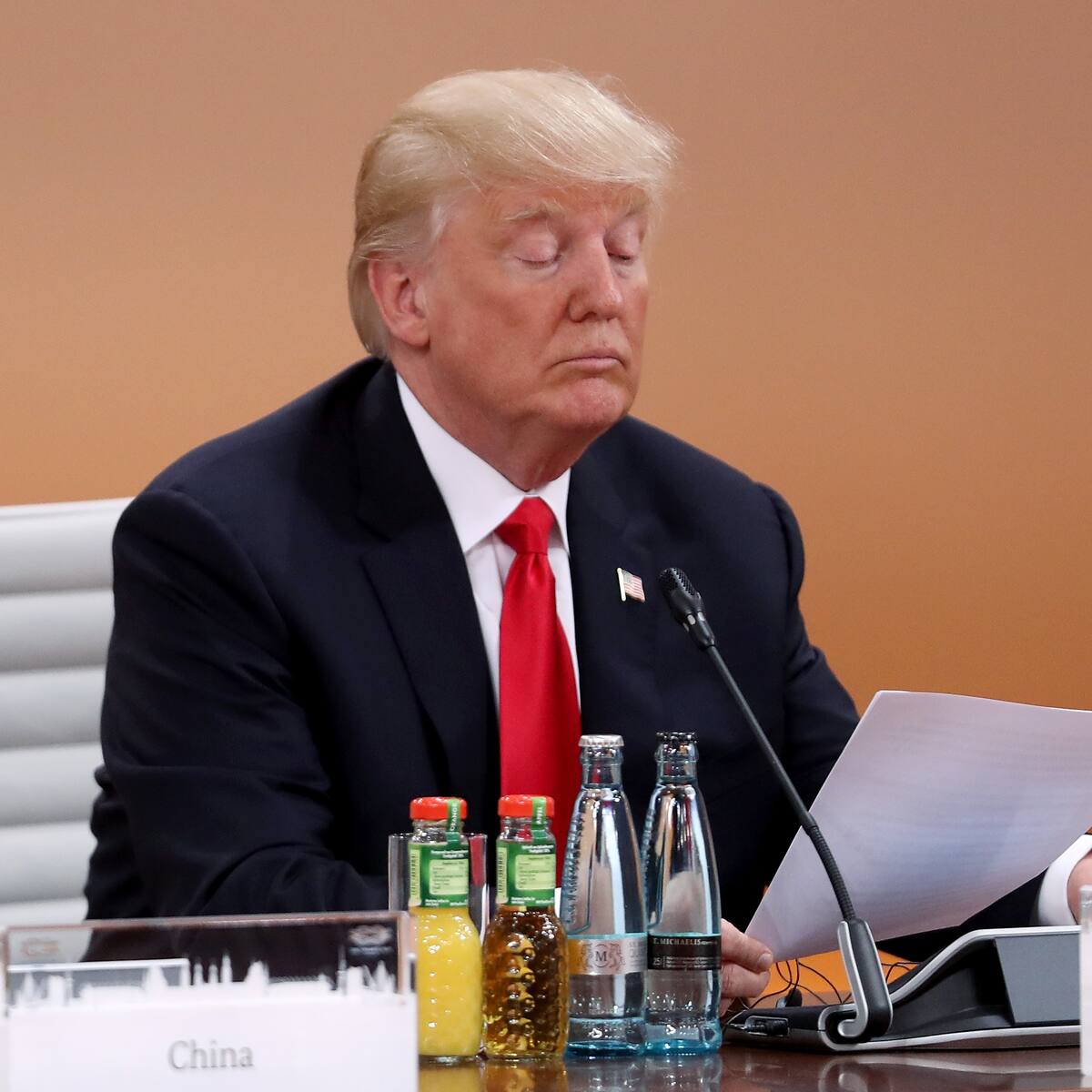 Trump amenaza con más aranceles y presiona a India, mientras la Unión Europea suspende represalias