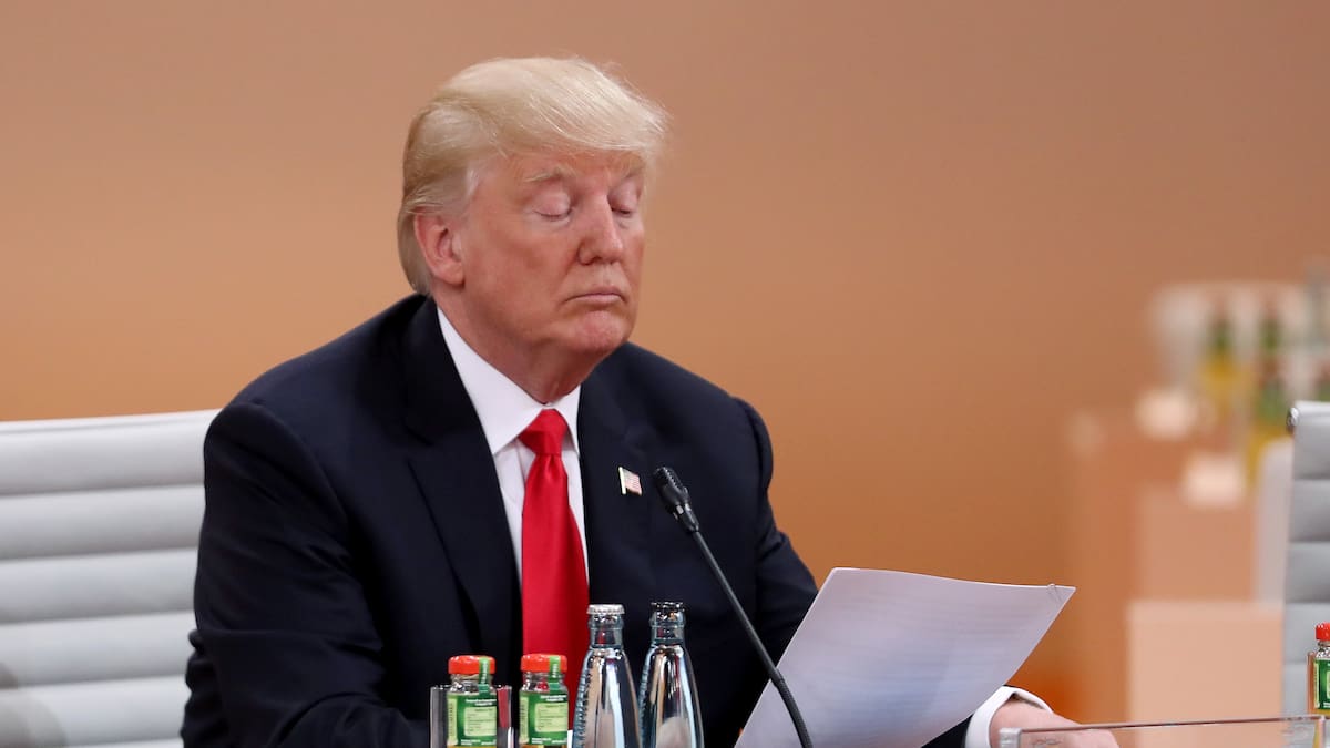 Trump amenaza con más aranceles y presiona a India, mientras la Unión Europea suspende represalias